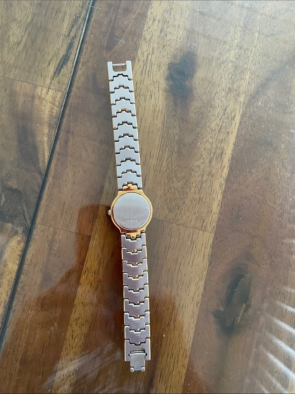 Elegant Gold-Tone Smartwatch with Black Dial. Excellent condition. Like new